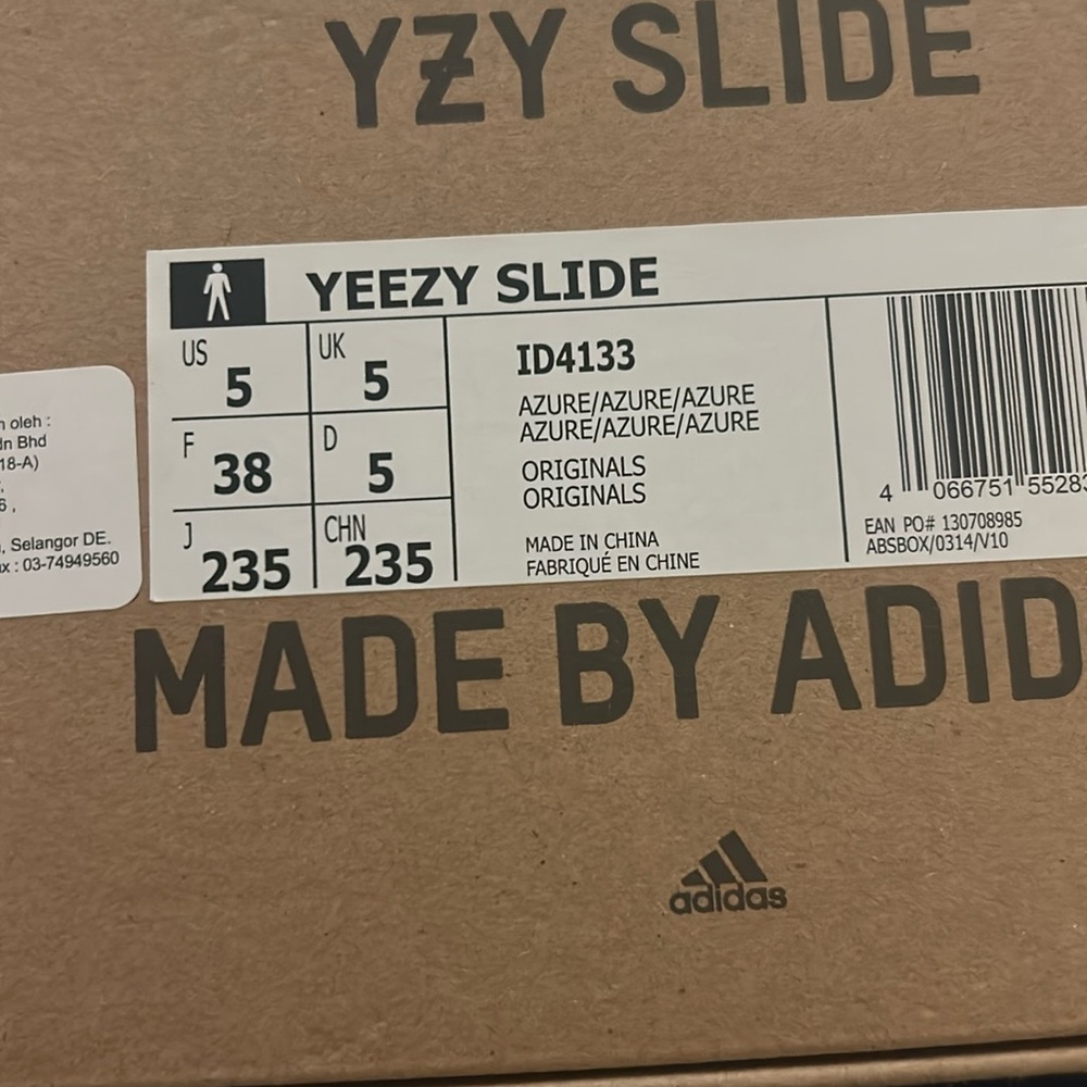 Yeezy Slides  New In Box Size 5
